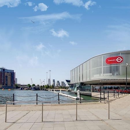 Two Bedroom Apartment - London Excel Stays エクステリア 写真