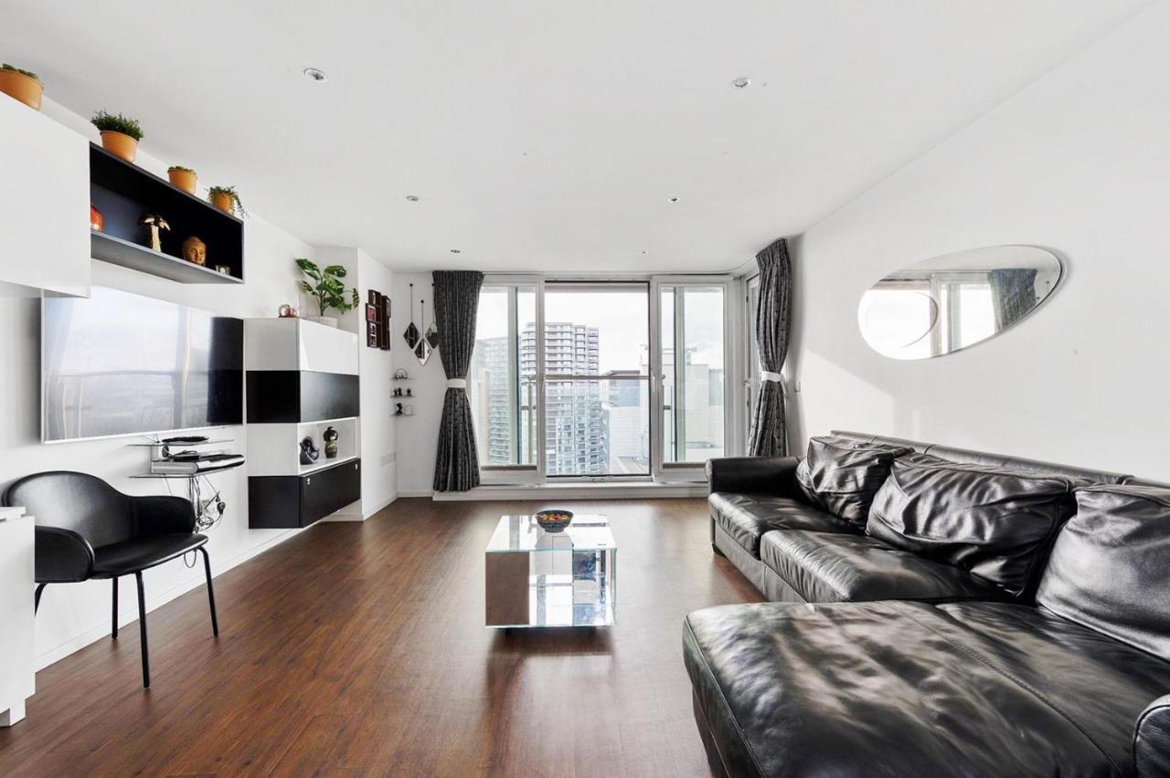 Two Bedroom Apartment - London Excel Stays エクステリア 写真