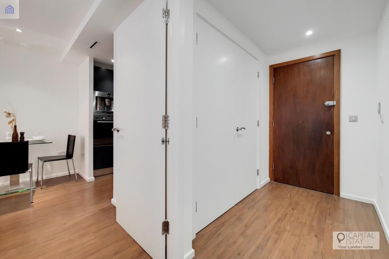Two Bedroom Apartment - London Excel Stays エクステリア 写真
