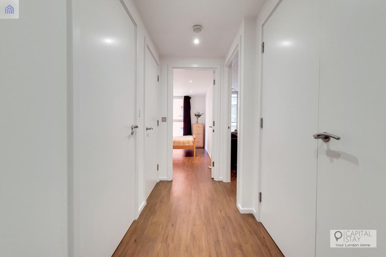 Two Bedroom Apartment - London Excel Stays エクステリア 写真