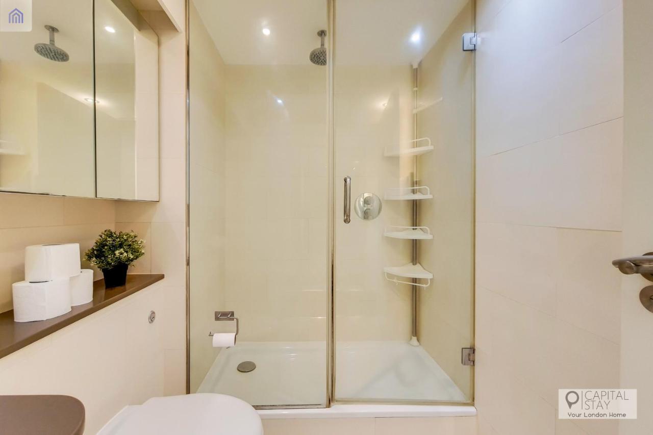 Two Bedroom Apartment - London Excel Stays エクステリア 写真