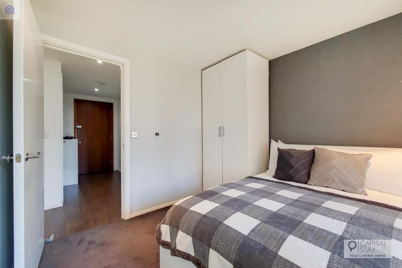 Two Bedroom Apartment - London Excel Stays エクステリア 写真