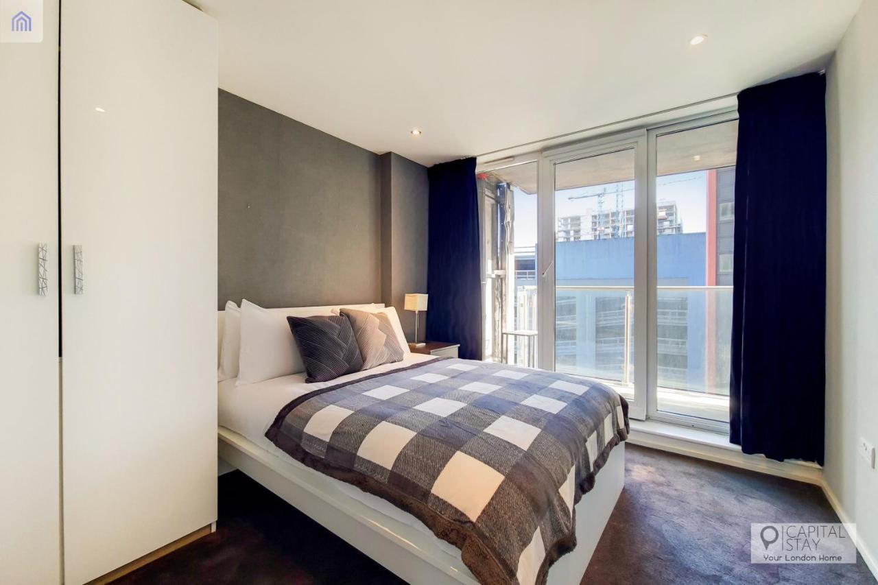 Two Bedroom Apartment - London Excel Stays エクステリア 写真